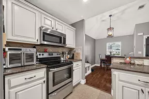 720 Springwood Dr, Conroe, TX 77385 - Photo 13