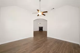 10243 S Goshawk Trl, Conroe, TX 77385 - Photo 9