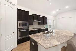 10243 S Goshawk Trl, Conroe, TX 77385 - Photo 5