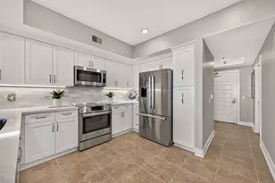 801 E Beach Dr, Galveston, TX 77550 - Photo 9