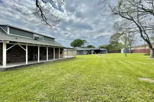 509 Dwyer St, Angleton, TX 77515 - Photo 31