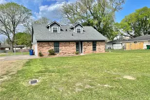 509 Dwyer St, Angleton, TX 77515 - Photo 1