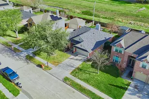 1527 Country Club Cove Dr, Baytown, TX 77521 - Photo 33