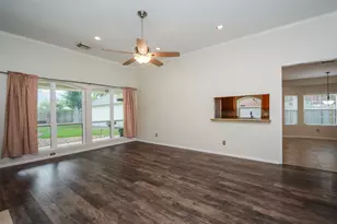 705 Eagle Lakes Dr, Friendswood, TX 77546 - Photo 11