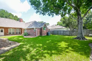 705 Eagle Lakes Dr, Friendswood, TX 77546 - Photo 29