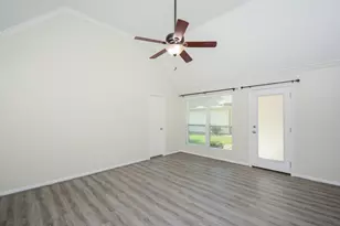 705 Eagle Lakes Dr, Friendswood, TX 77546 - Photo 19