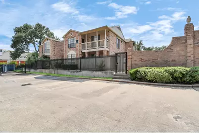 2255 Braeswood Park Drive #102, Houston, TX 77030 - Photo 3