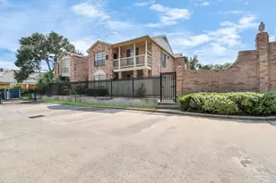 2255 Braeswood Park Dr, Houston, TX 77030 - Photo 3