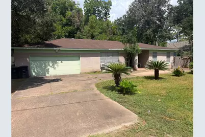 1714 W Sealy Street, Alvin, TX 77511 - Photo 1