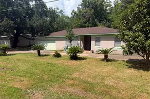 1714 W Sealy St, Alvin, TX 77511 - Photo 3