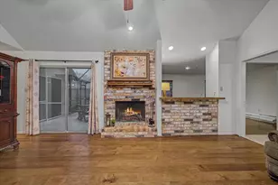 139 Spanish Moss Ln, Lake Jackson, TX 77566 - Photo 3