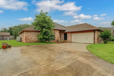 139 Spanish Moss Lane, Lake Jackson, TX 77566 - Photo 1