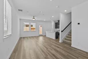 956 Green Vines Ln, Houston, TX 77091 - Photo 5