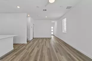 956 Green Vines Ln, Houston, TX 77091 - Photo 7