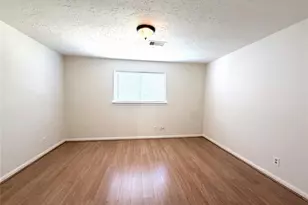 9706 Crestdale Cir, Houston, TX 77080 - Photo 17
