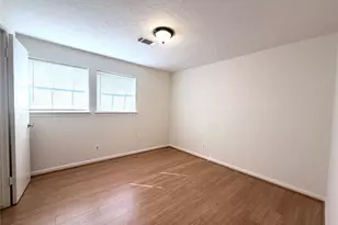 9706 Crestdale Cir, Houston, TX 77080 - Photo 15
