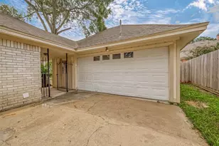 934 Goldfinch Ave, Sugar Land, TX 77478 - Photo 41