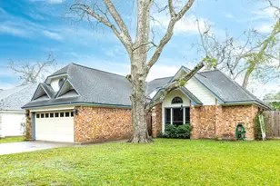 214 Zinnia St, Lake Jackson, TX 77566 - Photo 1