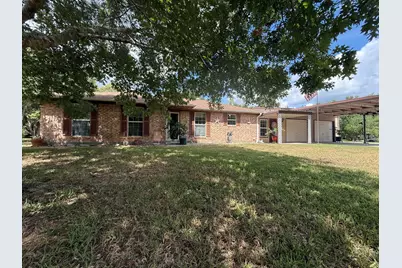 409 Lee Avenue, Anahuac, TX 77514 - Photo 1