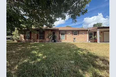 409 Lee Avenue, Anahuac, TX 77514 - Photo 3