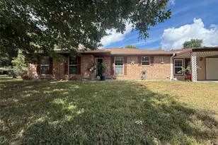 409 Lee Ave, Anahuac, TX 77514 - Photo 3