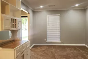 2010 S Palm Ct, Pasadena, TX 77502 - Photo 7