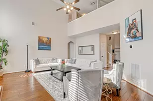 2015 Holly Glade Ln, Sugar Land, TX 77498 - Photo 5