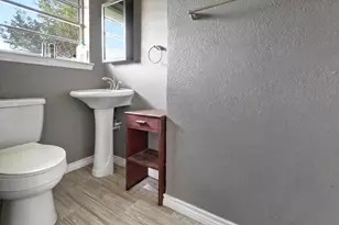 704 E Grand St, Whitewright, TX 75491 - Photo 15