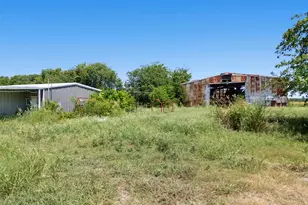 704 E Grand St, Whitewright, TX 75491 - Photo 29