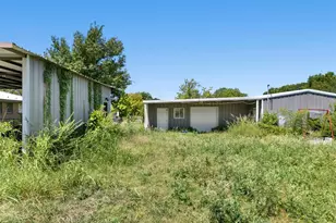 704 E Grand St, Whitewright, TX 75491 - Photo 21