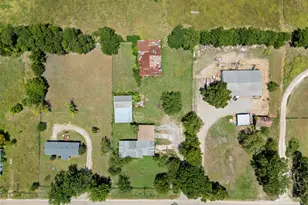 704 E Grand St, Whitewright, TX 75491 - Photo 31