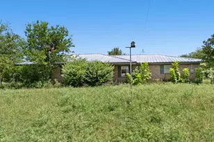 704 E Grand St, Whitewright, TX 75491 - Photo 3