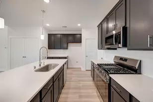 817 Vlg Brk Dr, Willis, TX 77378 - Photo 5