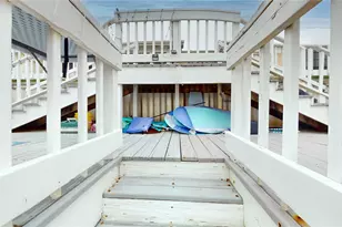 10429 Schaper Rd, Galveston, TX 77554 - Photo 11