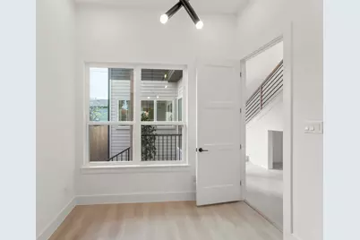 310 E 35th Street, Houston, TX 77018 - Photo 9