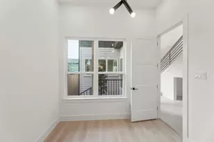 310 E 35th St, Houston, TX 77018 - Photo 9