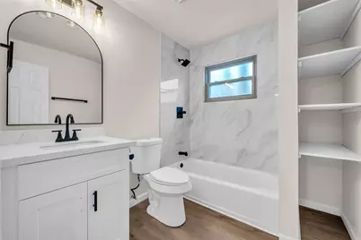 35 E Bigelow Oak Court Court, The Woodlands, TX 77381 - Photo 23