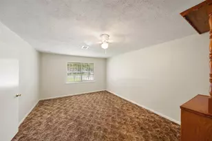 903 E Spreading Oak Dr, Houston, TX 77076 - Photo 9