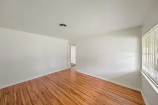 903 E Spreading Oak Dr, Houston, TX 77076 - Photo 5
