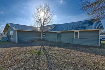 2511 S Market Street, Brenham, TX 77833 - Photo 3