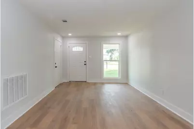 218 Evans Street, Angleton, TX 77515 - Photo 3