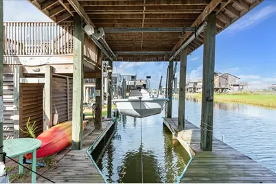 1123 Rosenbloom, Crystal Beach, TX 77650 - Photo 15