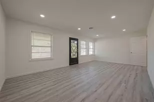 715 W 9th St, Freeport, TX 77541 - Photo 5