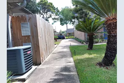 1102 W Tri Oaks Lane #103, Houston, TX 77043 - Photo 23