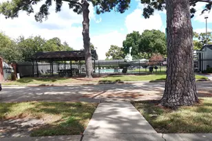 1102 W Tri Oaks Ln, Houston, TX 77043 - Photo 27