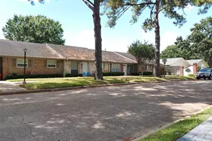 1102 W Tri Oaks Ln, Houston, TX 77043 - Photo 31