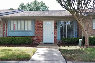 1102 W Tri Oaks Ln, Houston, TX 77043 - Photo 1