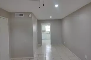1102 W Tri Oaks Ln, Houston, TX 77043 - Photo 9