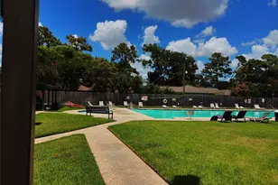 1102 W Tri Oaks Ln, Houston, TX 77043 - Photo 27