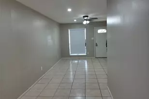 1102 W Tri Oaks Ln, Houston, TX 77043 - Photo 7